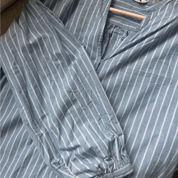 Zara women’s Casual Blue and White Striped Shirt - Picture 4 of 4